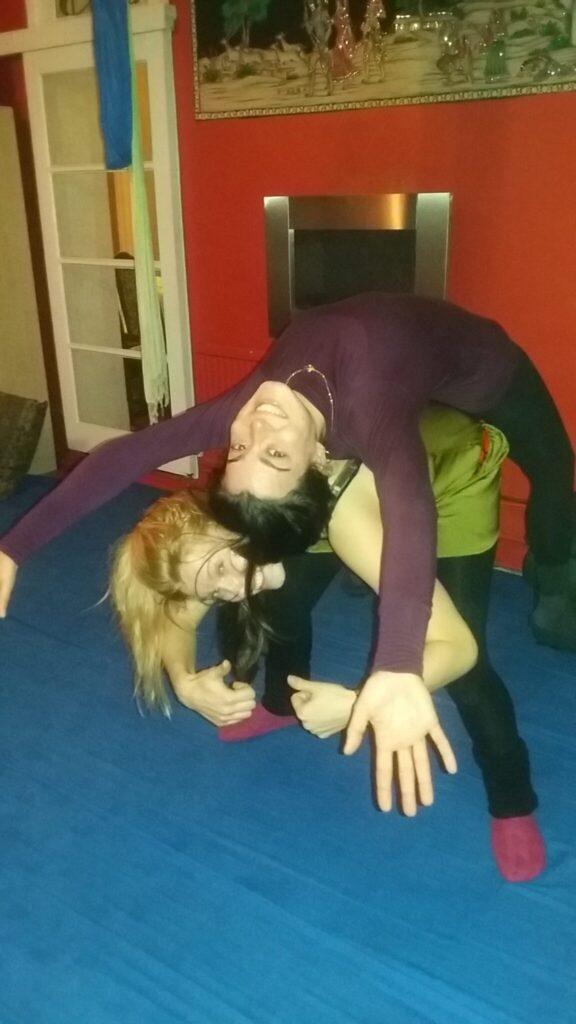 partner yoga back bed high lift