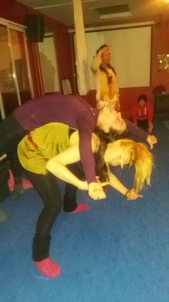 partner yoga back bed high lift